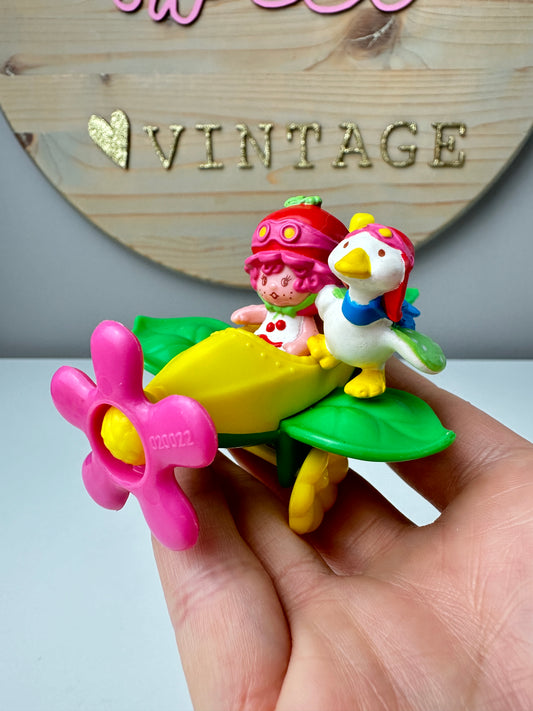 1984 Kenner Strawberry Shortcake Cherry Cuddler Flying an Airplane Deluxe Miniature Set