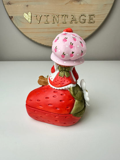 1981 Strawberry Shortcake Sweet Treasures Porcelain Trinket Box