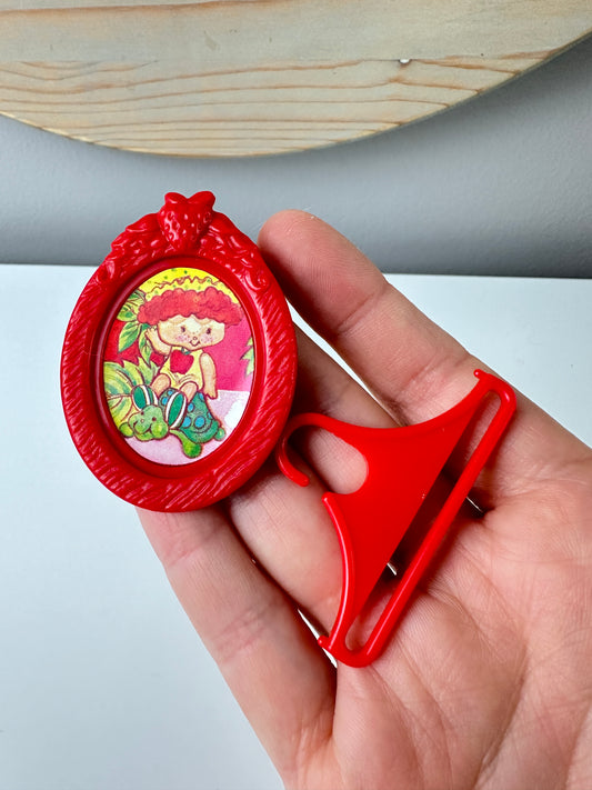 1983 Kenner Strawberry Shortcake Berry Happy Home Bedroom Accessories Picture Frame + Hanger