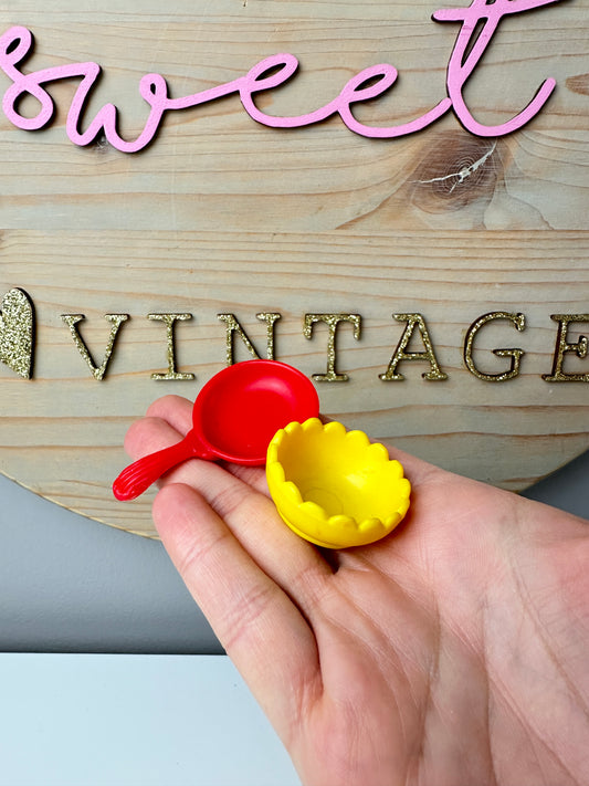 1983 Kenner Strawberry Shortcake Berry Happy Home Accessories Yellow Bowl + Frying Pan