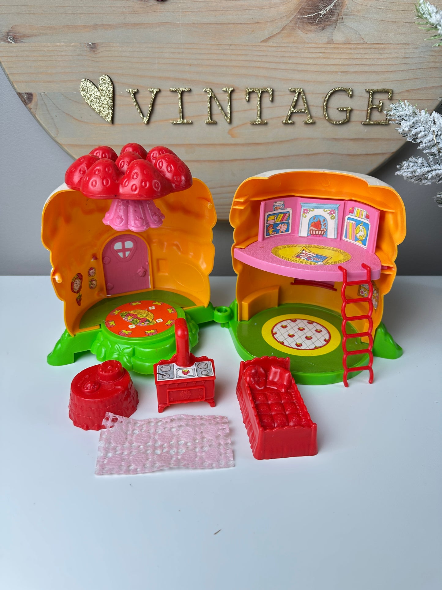 1981 Kenner Strawberry Shortcake Miniature House Playset